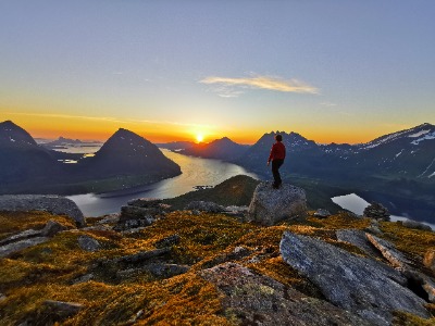 Et menneske på en fjelltopp
